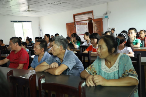 成都东软学院数艺系学生会主席兼"数艺之星"队负责人张金龄讲述了暑期